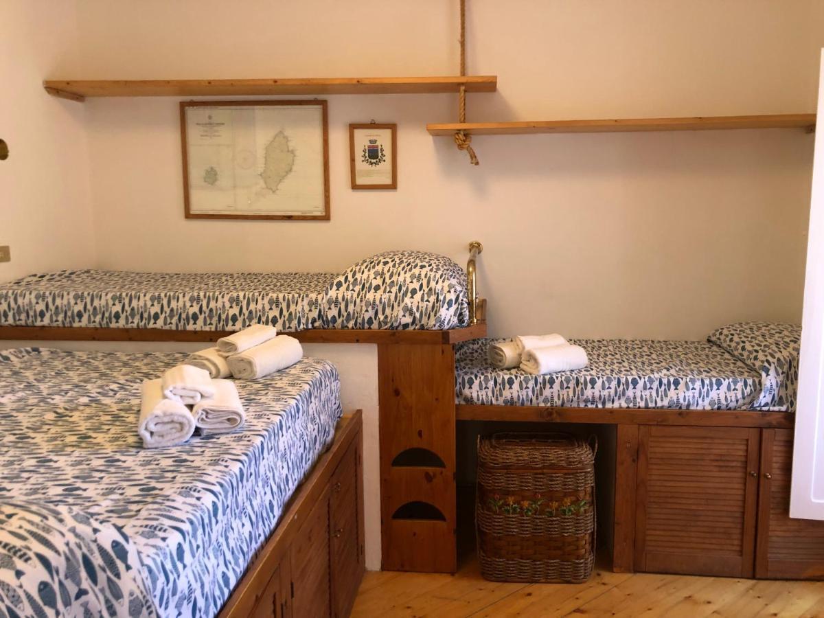 La Piazzetta Appartement Capraia Buitenkant foto